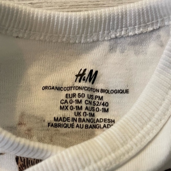 H&M Organic cotton onesie set ( 0-1 month/ newborn ) - Picture 4 of 4